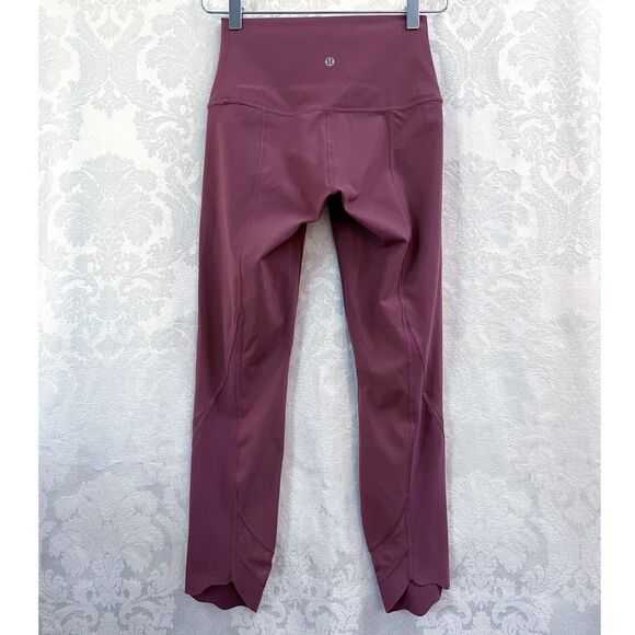 Lululemon Women’s Wunder Under High-Rise Crop 23" Scallop Luxtreme Size 2 GUC - Picture 3 of 6